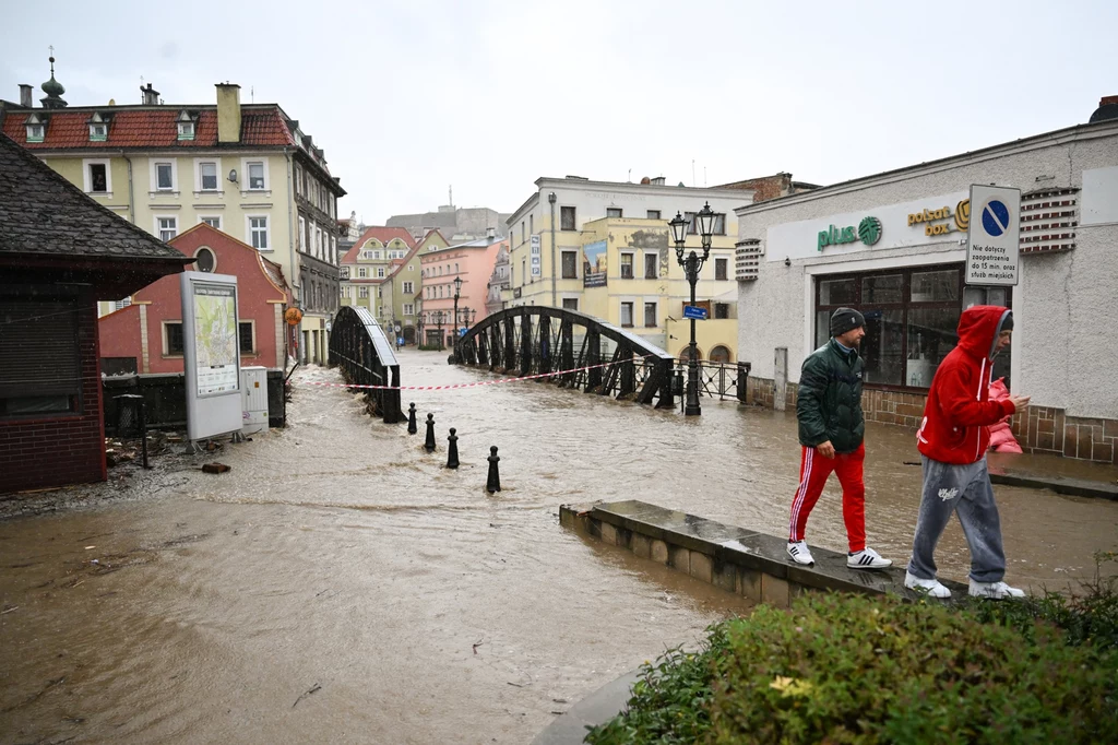 Rząd wprowadził stan klęski żywiołowej. Za odmowę ewakuacją grożą kary 