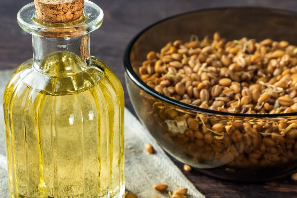 Olej z kiełków pszenicy nie jest Polakom dobrze znany. Jak działa? Jak go stosować?