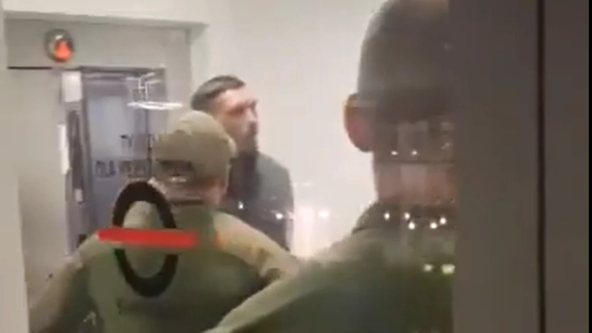 Ołeksandr Usyk na lotnisku Balice Ołeksandr Usyk na lotnisku Balice