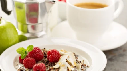 Na śniadanie nie musisz jeść nudnej owsianki. Czym ją zastąpić?