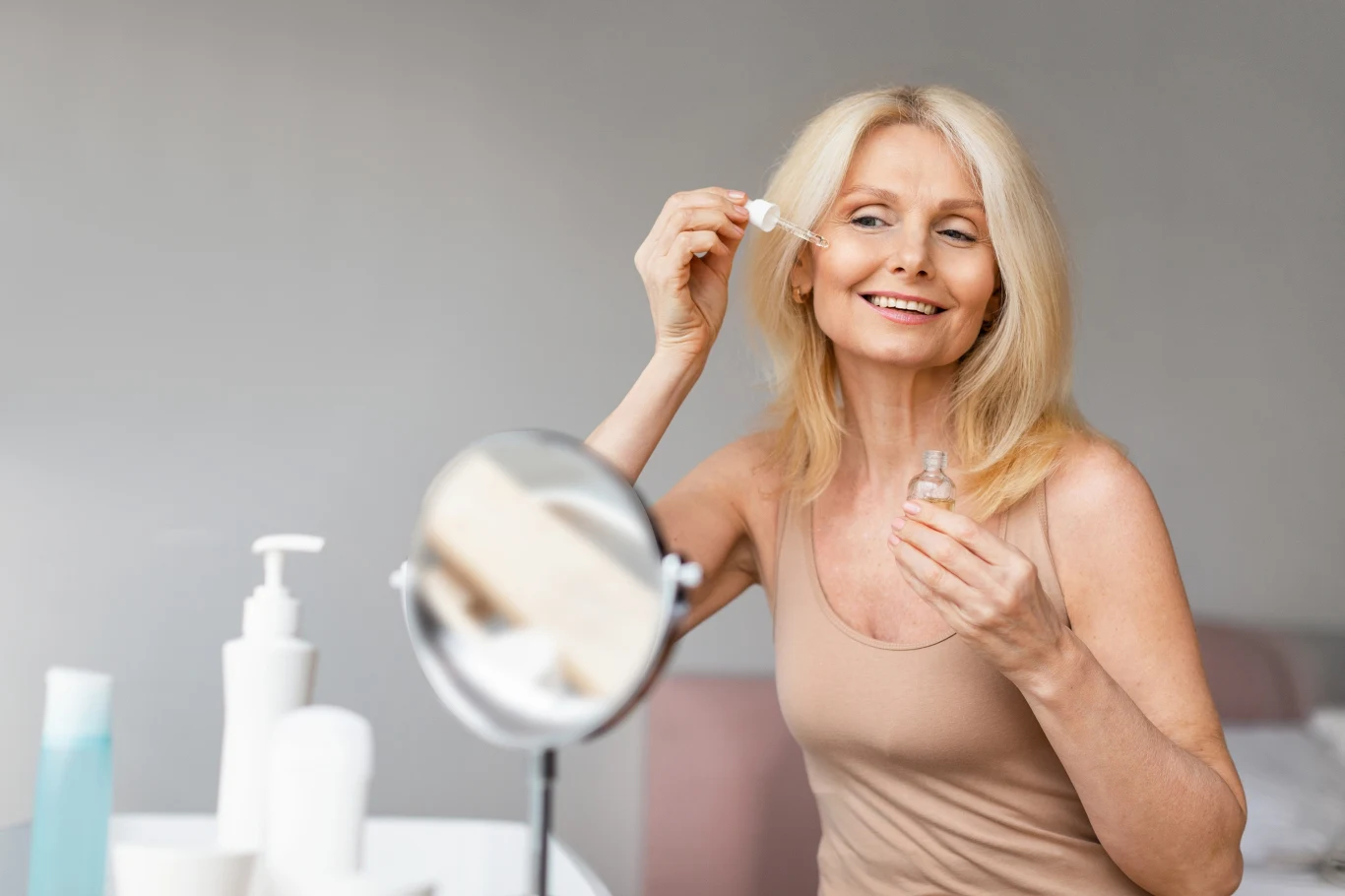 Olej z pestek śliwek posiada wiele właściwości. Między innymi ujędrnia skórę i redukuje zmarszczki. 