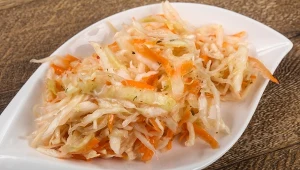 Surówka "jak od chińczyka". Przepis mam od kolegi, który pracuje w azjatyckiej restauracji