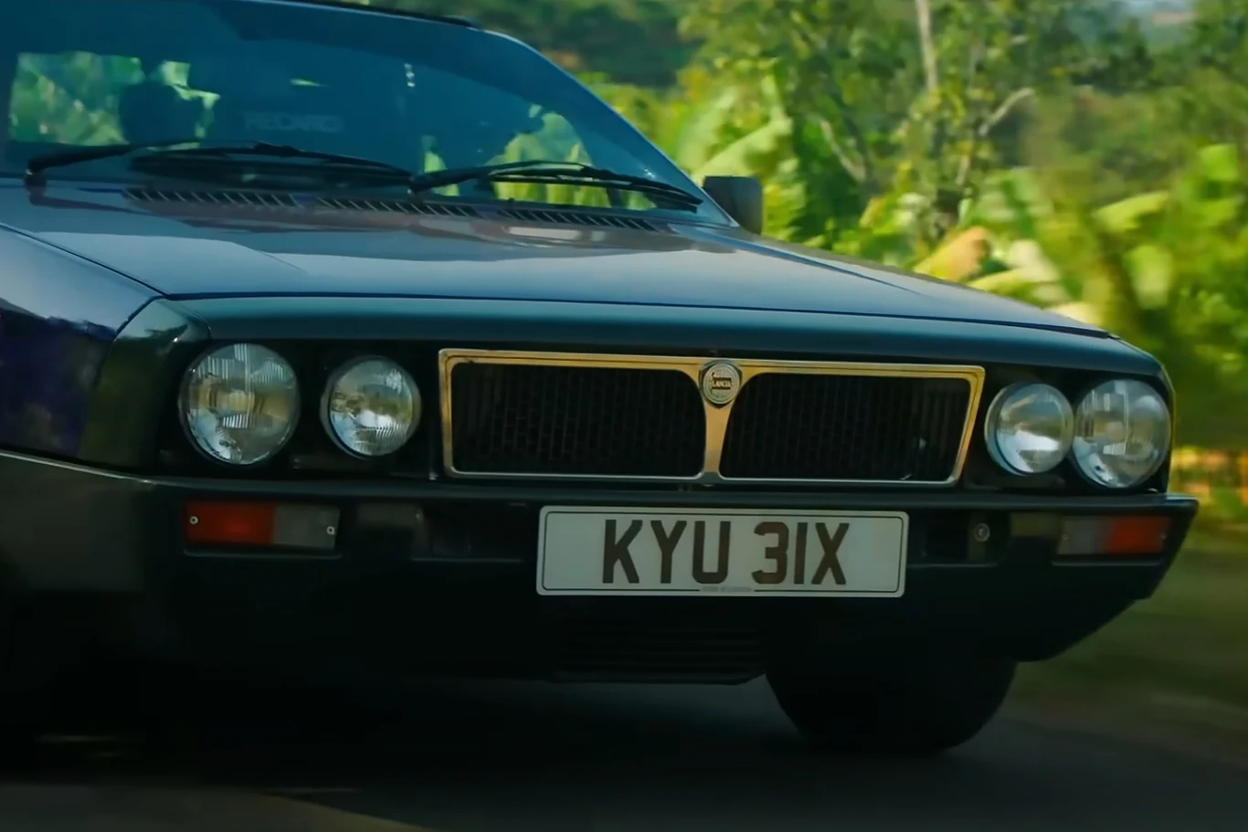 Lancią Montecarlo Spider. To ją wybrał Jeremy na ostatnią podróż / Fot. The Grand Tour @YouTube