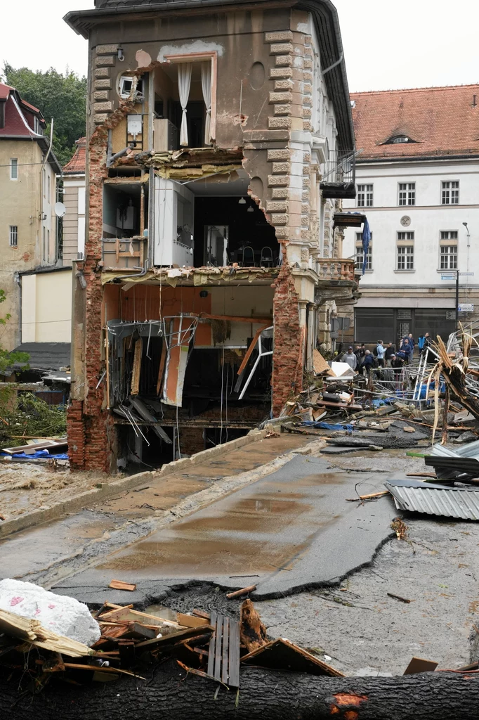 W XIX-wiecznej kamienicy osunęła się ściana. Budynek grozi zawaleniem