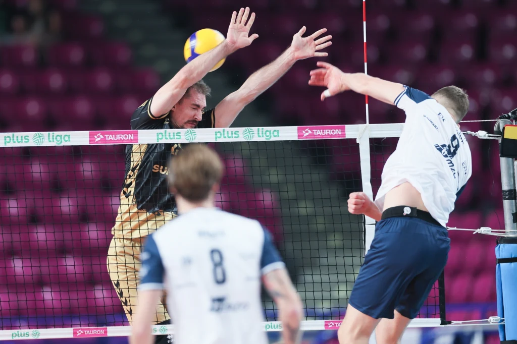 Bartłomiej Bołądź w ataku w meczu z GKS-em Katowice Bartłomiej Bołądź w ataku w meczu z GKS-em Katowice