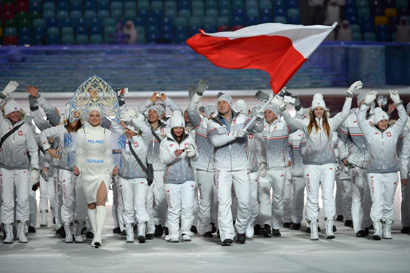 Dawid Kupczyk byuł chorążym reprezentacji Polski na ceremonii otwarcia jakże udanych dla nas zimowych igrzysk olimpijskich w Soczi (2014)
