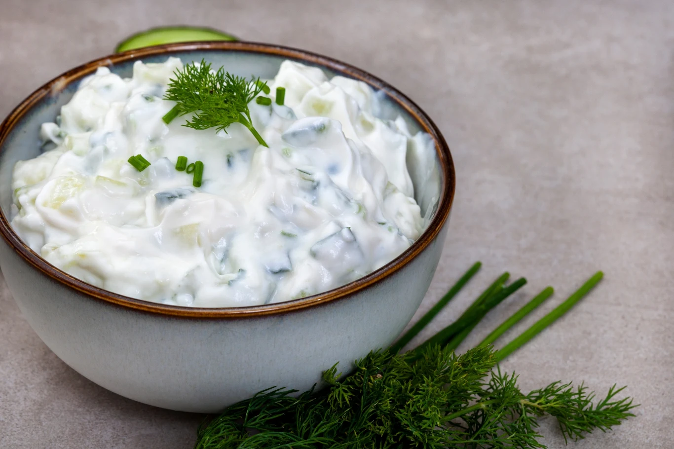 Tzatziki to prosty i pyszny przepis na ogórki Tzatziki to prosty i pyszny przepis na ogórki