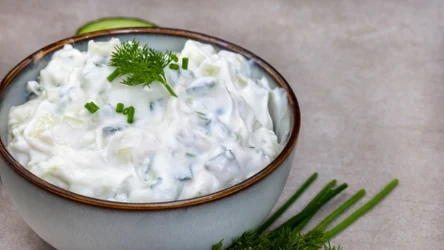 Tzatziki to prosty i pyszny przepis na ogórki