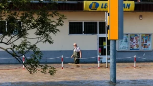 Miejscowość Skorogoszcz niedaleko Lewina Brzeskiego w czasie obecnej powodzi