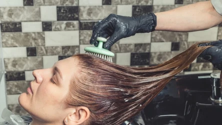 Zmiana koloru włosów na blond odejmie ci lat.