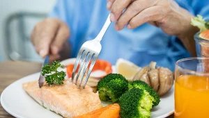 W diecie dr Weila głównymi źródłami białka są tłuste ryby morskie, bogate w kwasy omega-3