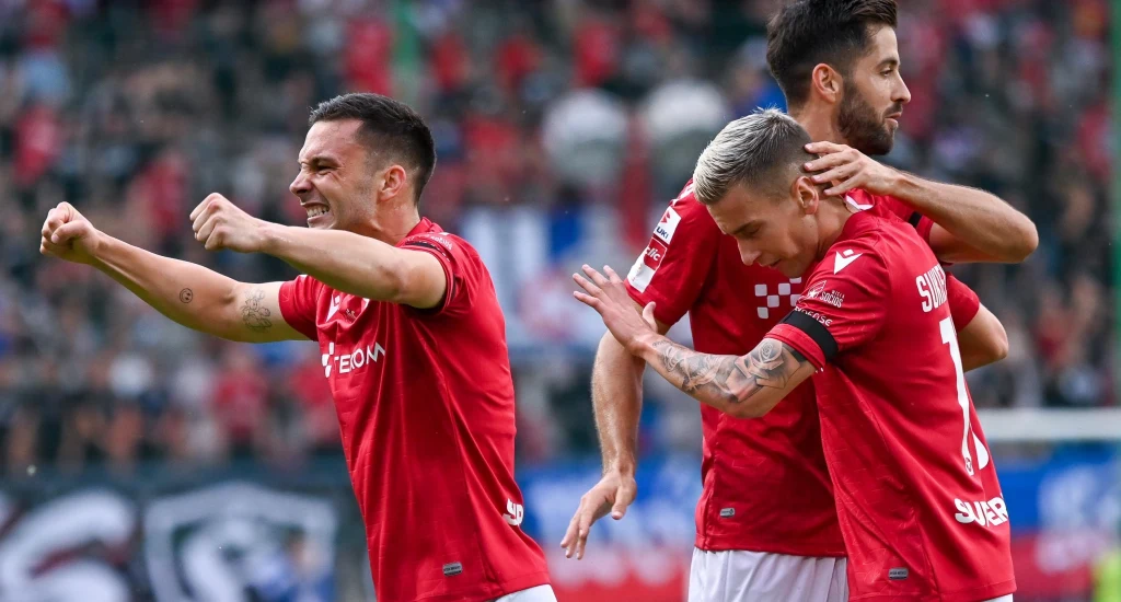 Wisła Kraków stoczyła zaciętą batalię na scenie europejskiej, ale fazy kwalifikacyjnej nie przebrnęła Wisła Kraków stoczyła zaciętą batalię na scenie europejskiej, ale fazy kwalifikacyjnej nie przebrnęła