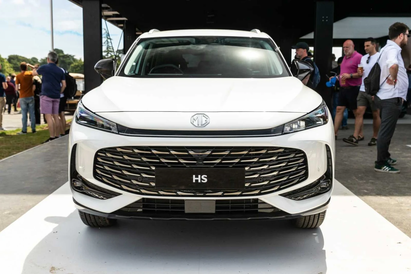 Nowe MG HS Plug-in Hybrid już w sprzedaży. Ma 339 KM i kosztuje 156 500 zł.