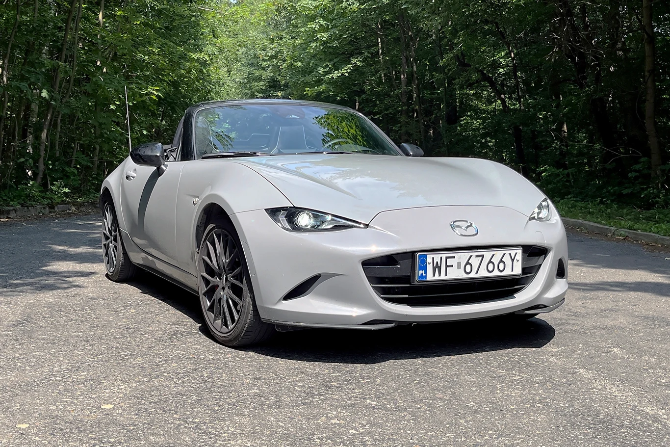 Mazda MX-5 zapewnia trudną do osiągnięcia radość z jazdy. Mazda MX-5 zapewnia trudną do osiągnięcia radość z jazdy.