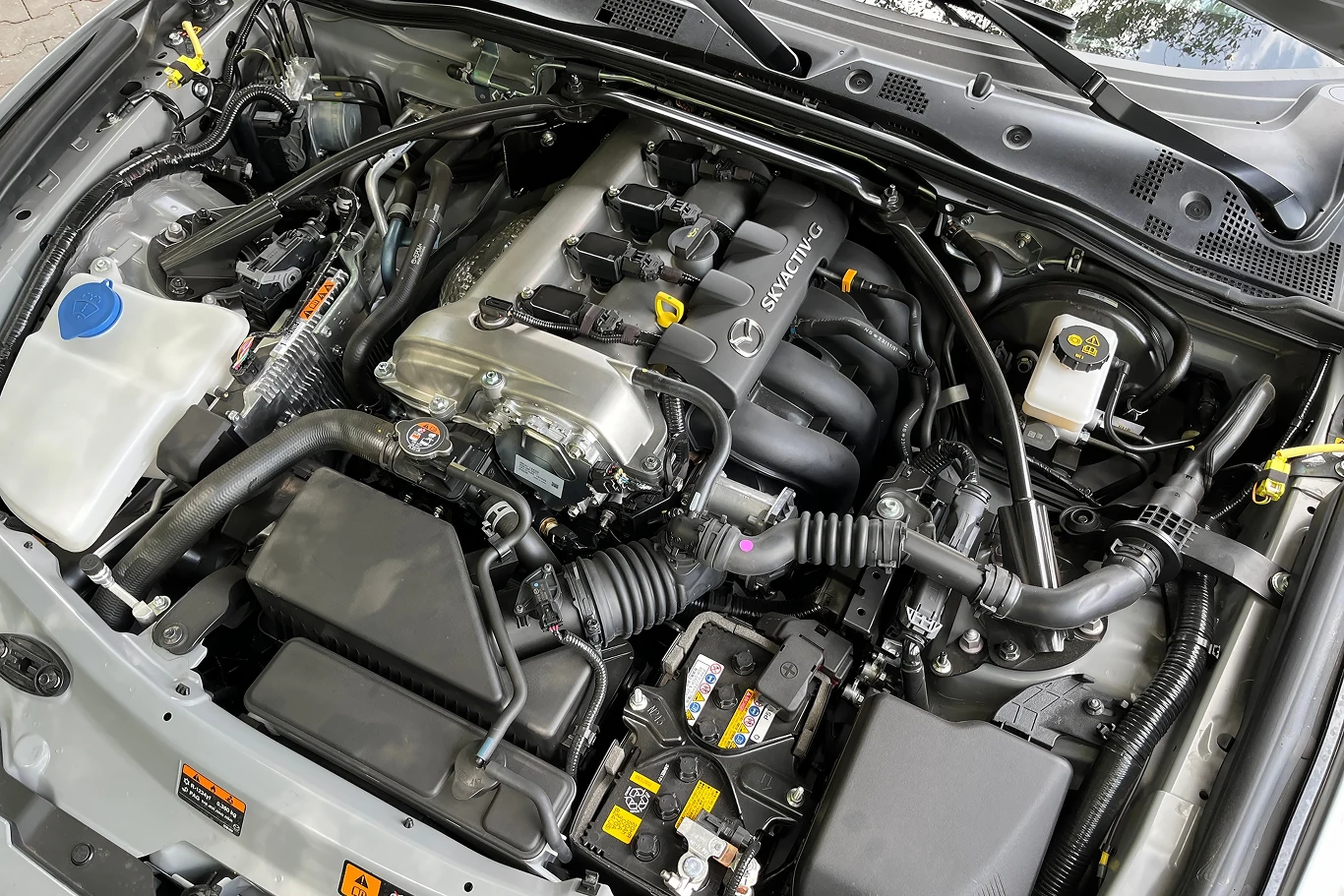 2-litrowy silnik benzynowy Skyactiv-G o mocy 184 KM. MX-5 z nim już nie kupimy. 2-litrowy silnik benzynowy Skyactiv-G o mocy 184 KM. MX-5 z nim już nie kupimy.