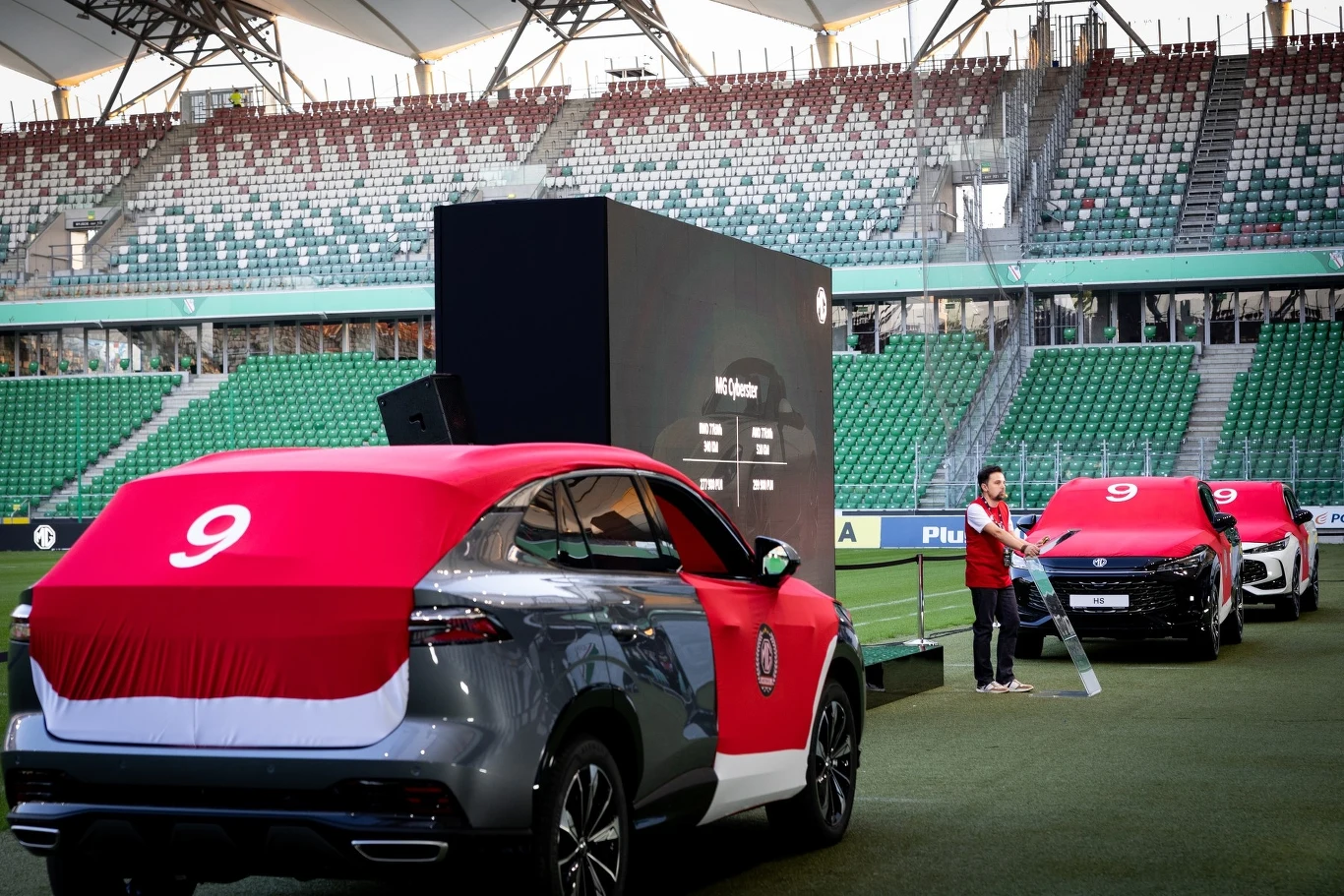 MG HS Plug-in Hybrid przejedzie do 100 km w trybie elektrycznym.