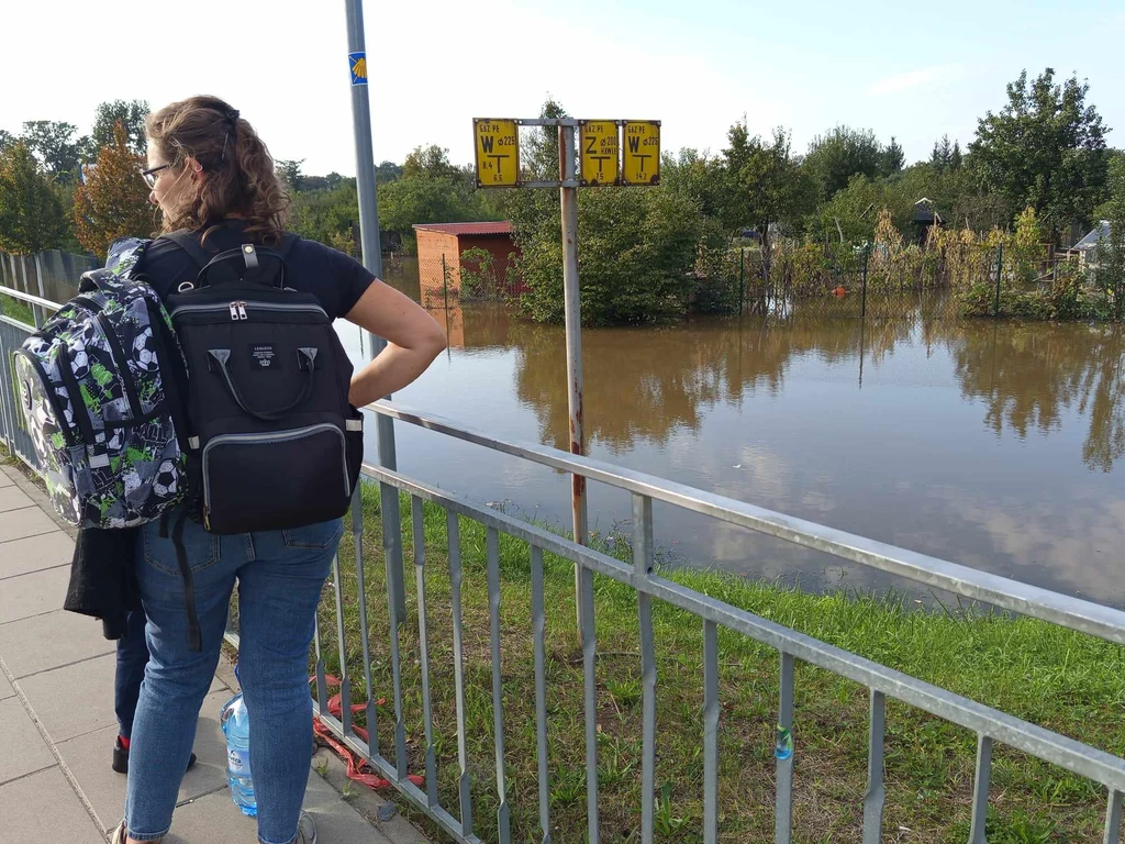 Woda nadal stoi na Stabłowicach we Wrocławiu