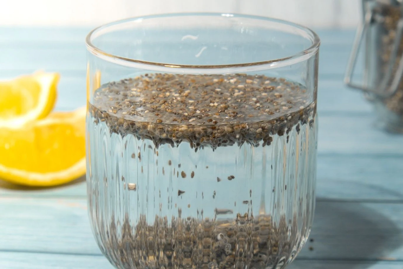 Ten napój pobudzi twój układ pokarmowy lepiej niż kawa. Połącz cytrynę z nasionami chia Ten napój pobudzi twój układ pokarmowy lepiej niż kawa. Połącz cytrynę z nasionami chia