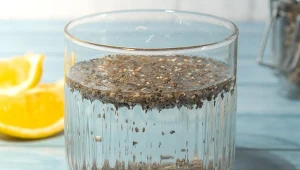 Ten napój pobudzi twój układ pokarmowy lepiej niż kawa. Połącz cytrynę z nasionami chia