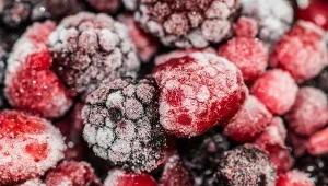 Tych owoców nie kupuj jesienią i zimą. Ewa Wachowicz tłumaczy, dlaczego