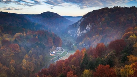 Ojcowski Park Narodowy zwany jest również "polską Szwajcarią". W jesiennej odsłonie prezentuje się niezwykle malowniczo.