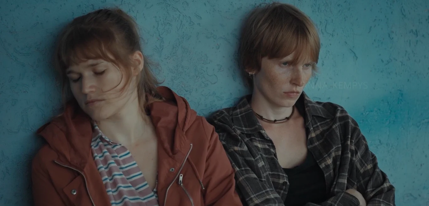 Diana Zamojska i Karolina Rzepa w filmie "Dwie siostry" Diana Zamojska i Karolina Rzepa w filmie "Dwie siostry"