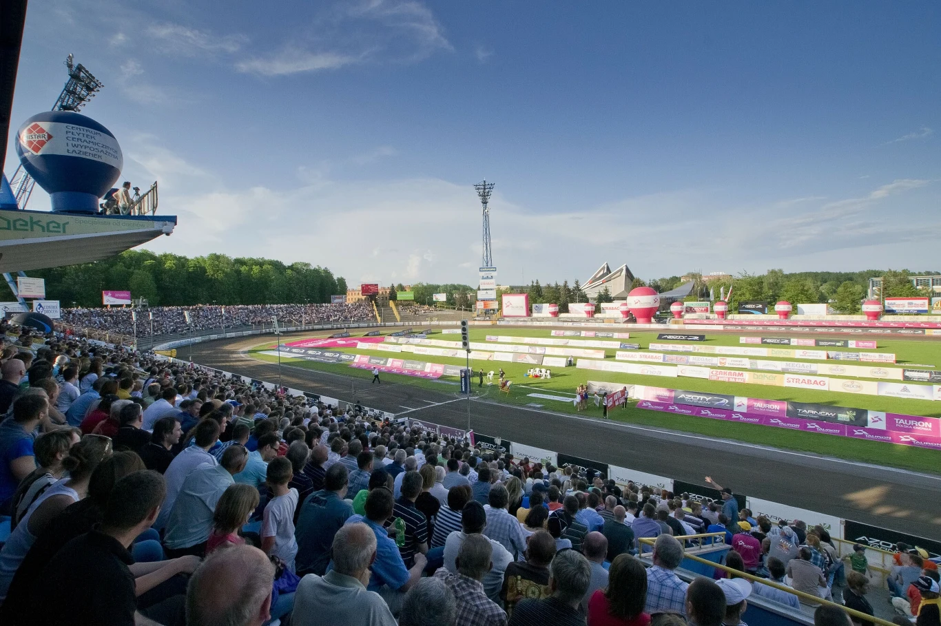 Stadion Unii Tarnów w czasach świetności klubu.