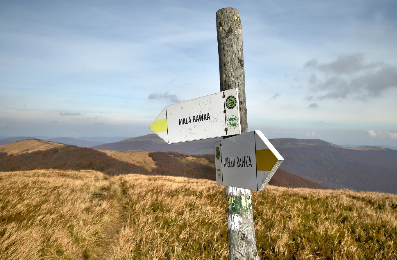Bieszczady zachwycają w jesiennej odsłonie. Na jakie szlaki w tych górach warto się wybrać o tej porze roku? 