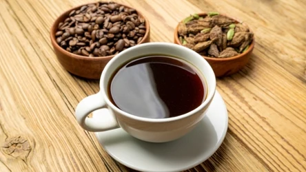 Kawa z dodatkiem kardamonu ma szerokie działanie prozdrowotne | Fot. ange1011