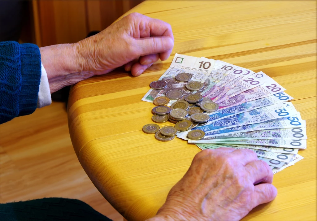 13. emerytura. Niektórzy seniorzy będą musieli ją zwrócić 13. emerytura. Niektórzy seniorzy będą musieli ją zwrócić