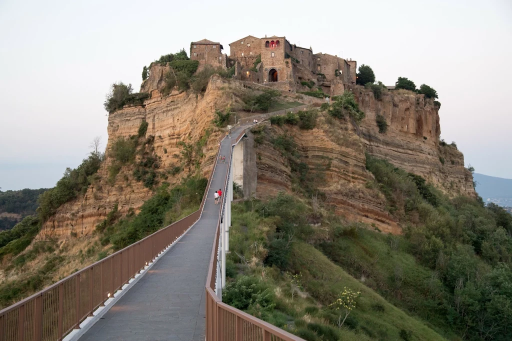 Civita di Bagnoregio nazywane jest jednym z bardziej unikalnych miejsc we Włoszech