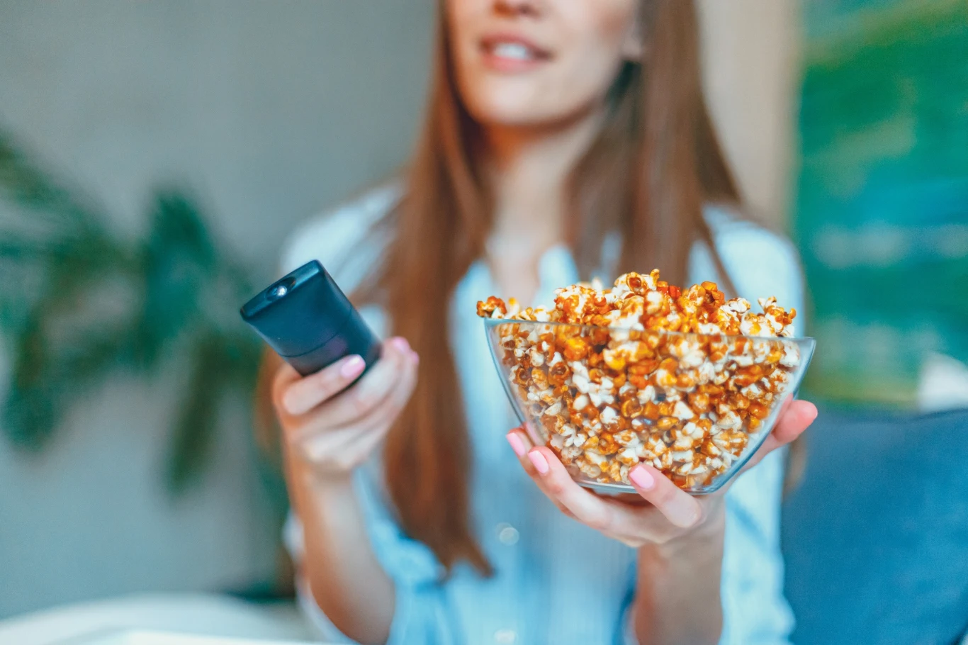 Popcorn z dodatkiem dużej ilości soli i mała przestaje być zdrową przekąską i staje się bombą kaloryczną Popcorn z dodatkiem dużej ilości soli i mała przestaje być zdrową przekąską i staje się bombą kaloryczną