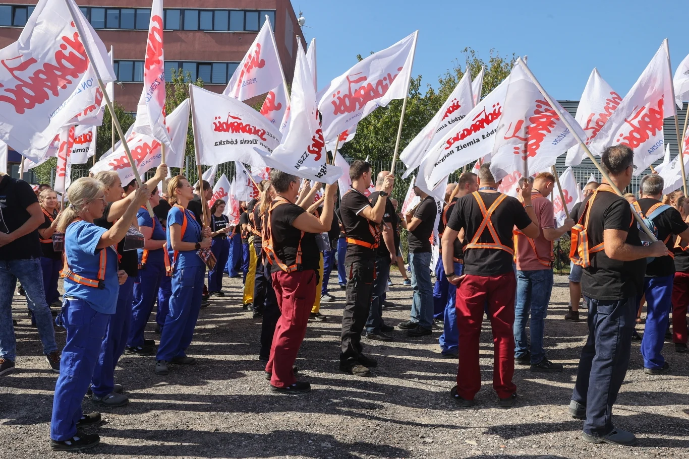 Pracownicy Beko w Łodzi protestowali w związku z decyzją firmy o zamknięciu fabryki. Pracę ma stracić 1100 osób Pracownicy Beko w Łodzi protestowali w związku z decyzją firmy o zamknięciu fabryki. Pracę ma stracić 1100 osób
