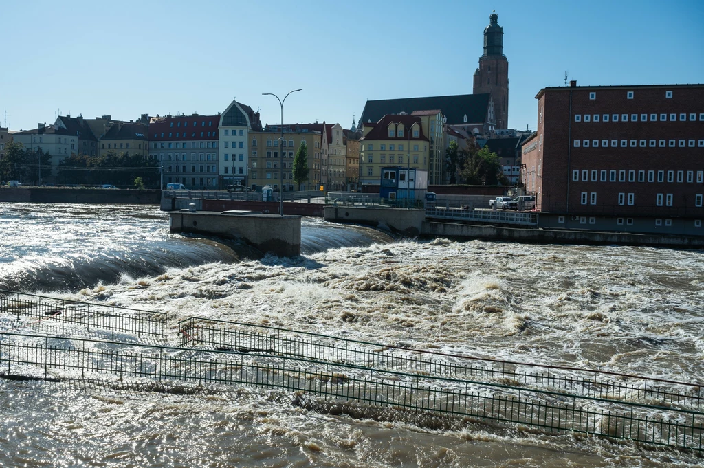 Fala powodziowa przeszła przez Wrocław. Dolny Śląsk walczy ze skutkami powodzi