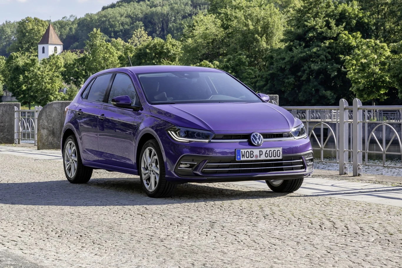 Volkswagen Polo doczekał się właśnie nowej wersji Pure. W Polsce można ją kupić za nieco ponad 65 tys. zł Volkswagen Polo przez czterdzieści lat wyjeżdżał z fabryki w hiszpańskiej Pampelunie. Teraz egzemplarze przeznaczone na rynek europejski będą produkowane w RPA.