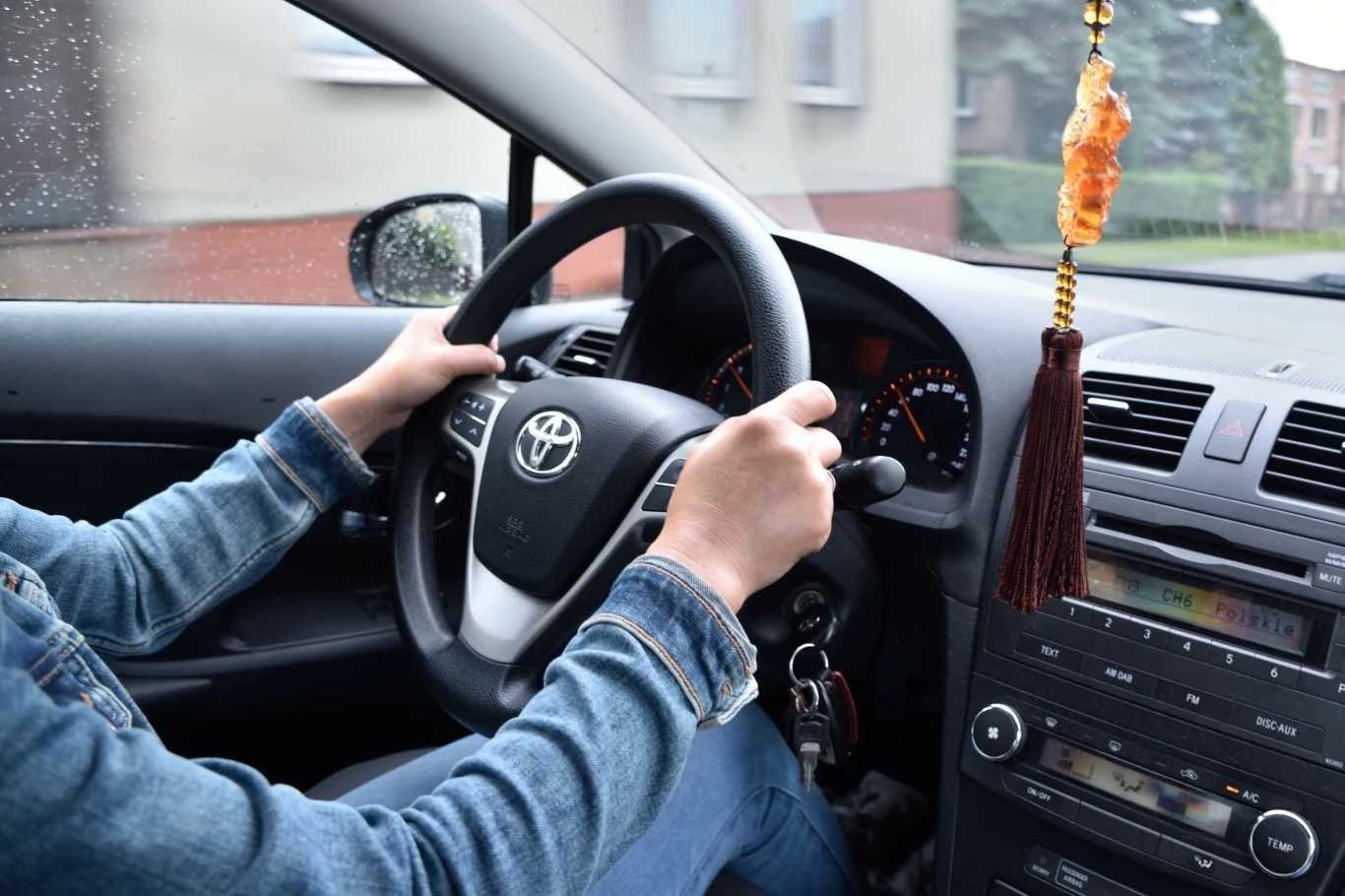 Dlaczego samochód drży podczas jazdy? article cover