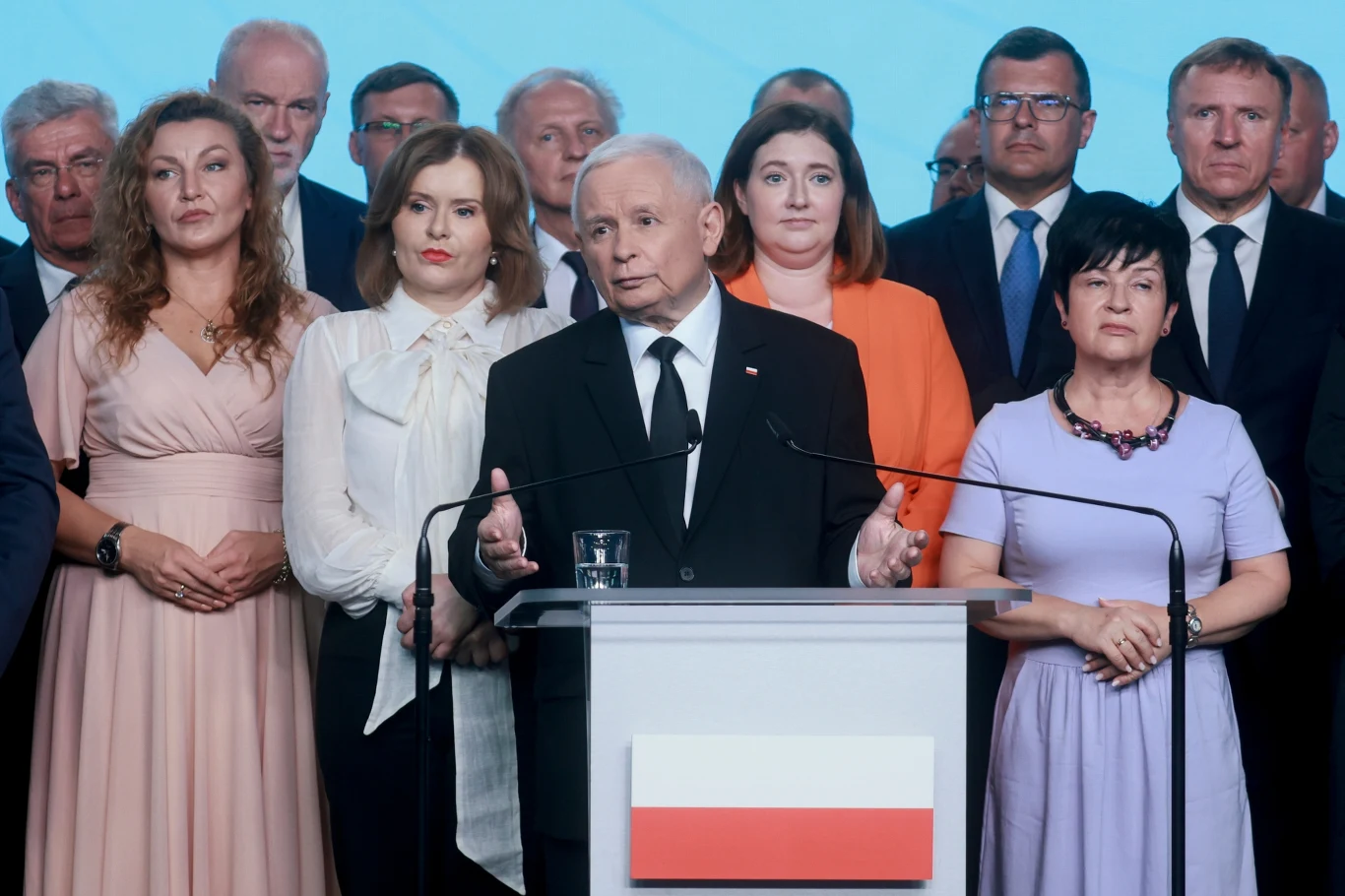 Jarosław Kaczyński szykuje zmiany nie tylko w kierownictwie partii, ale także w lokalnych strukturach PiS Jarosław Kaczyński szykuje zmiany nie tylko w kierownictwie partii, ale także w lokalnych strukturach PiS