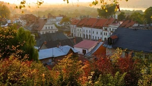 Kazimierz Dolny wygląda szczególnie widowiskowo jesienią 