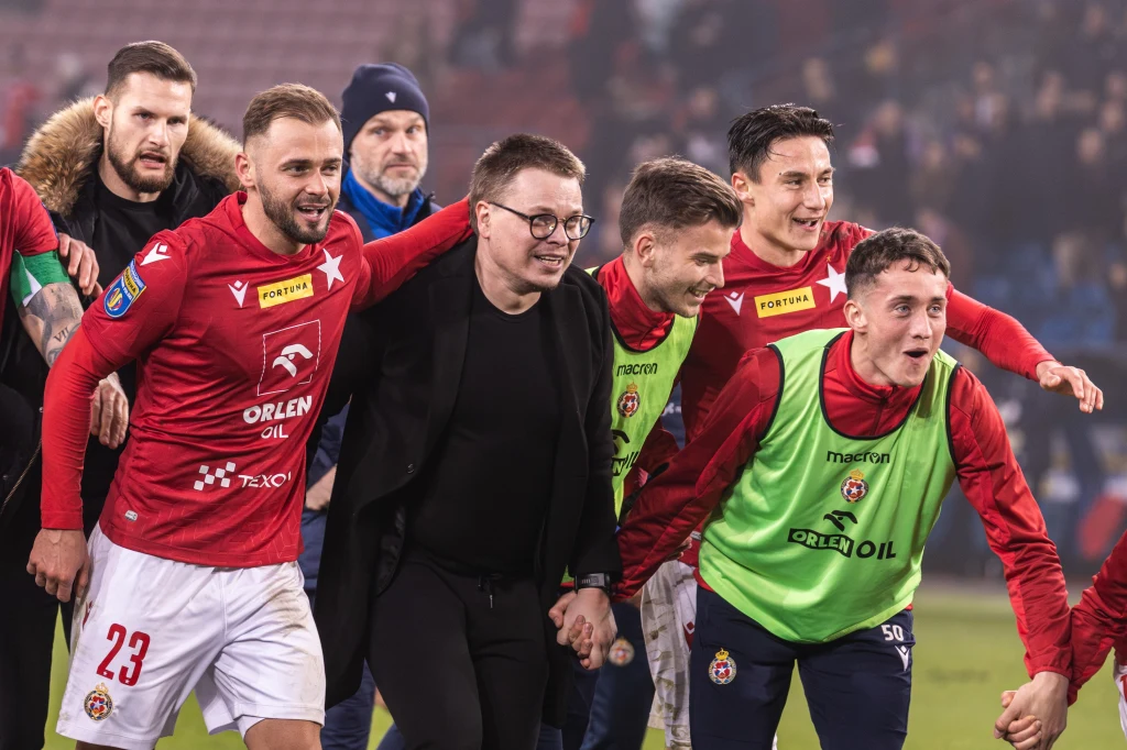 Na pierwszym planie Jarosław Królewski, za nim Mariusz Jop Na pierwszym planie Jarosław Królewski, za nim Mariusz Jop