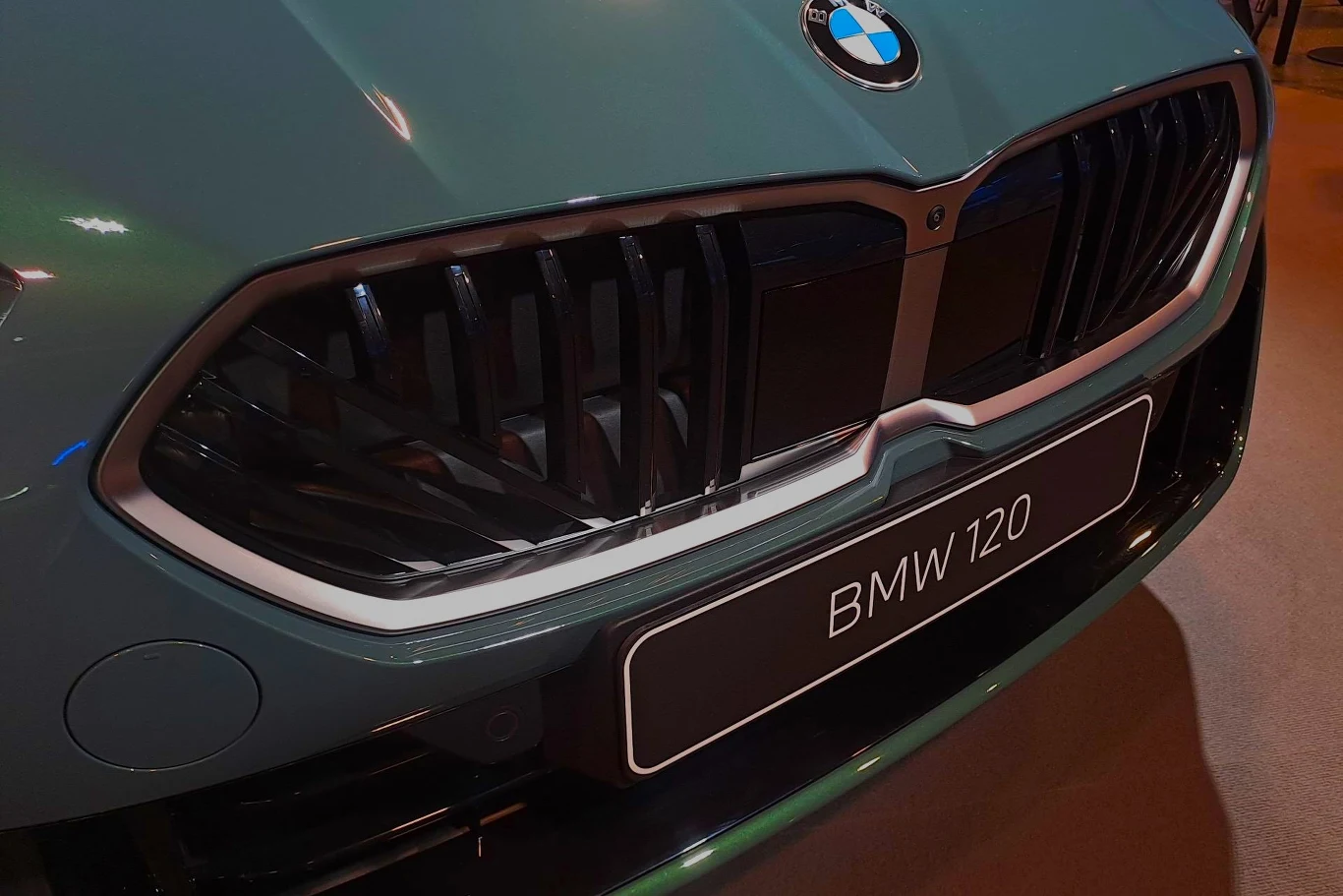 BMW serii 1 czwartej generacji można poznać m.in. po nowej osłonie chłodnicy.
