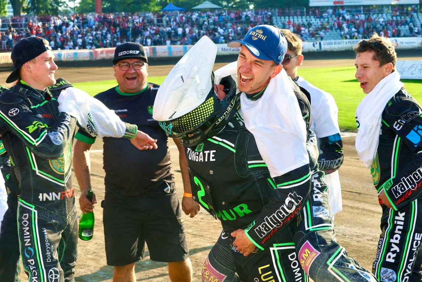 Na zdjęciu: ROW Rybnik cieszący się z awansu do PGE Ekstraligi w sezonie 2024