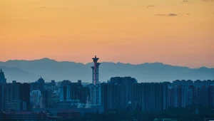 Chińska gospodarka łapie zadyszkę. Z pomocą pospieszył jej Bank Ludowy Chin. Na zdj. panorama Pekinu