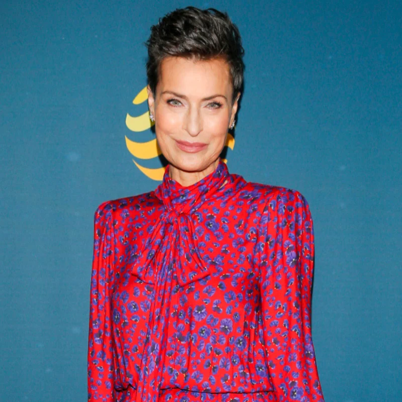 Danuta Stenka na jesiennej ramówce Polsatu - fryzura lekko uniesiona do góry