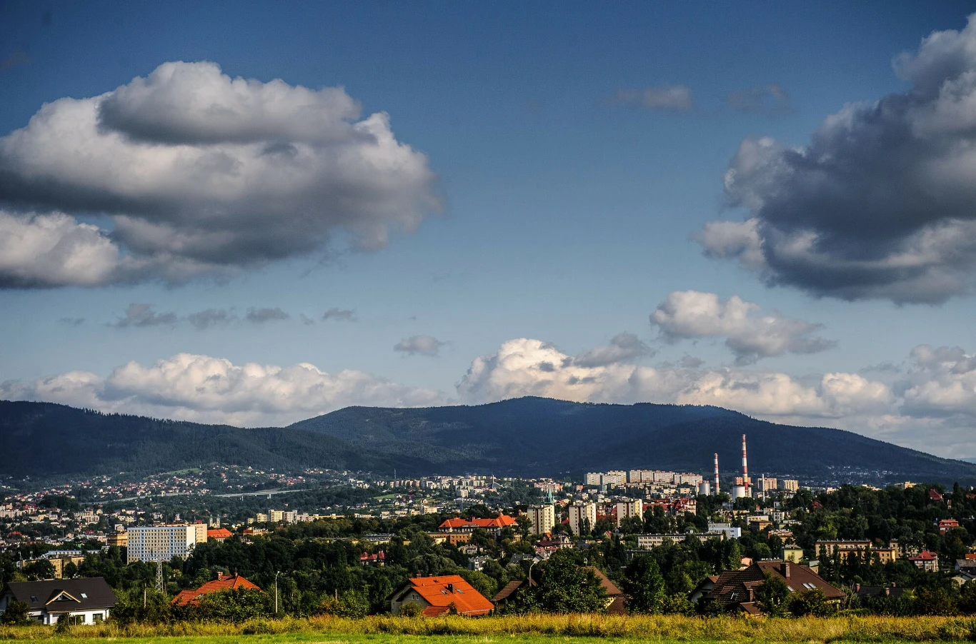 Panorama Bielska-Białej z punktu widokowego Trzy Lipki Panorama Bielska-Białej z punktu widokowego Trzy Lipki