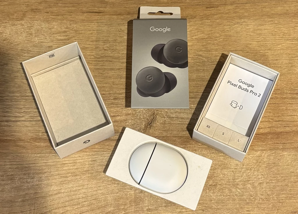 Zawartość opakowania z Google Pixel Buds Pro 2.