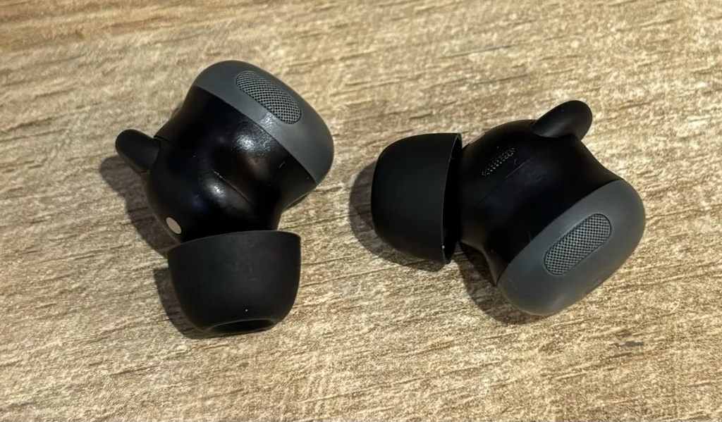 Google Pixel Buds Pro 2 to bardzo małe słuchawki bezprzewodowe.