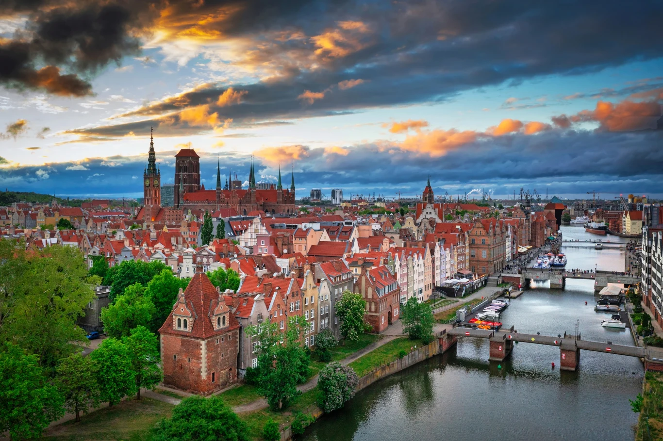 Polskie miasto bije rekordy popularności i notuje wspaniałą frekwencje. Turyści uwielbiają Gdańsk.
