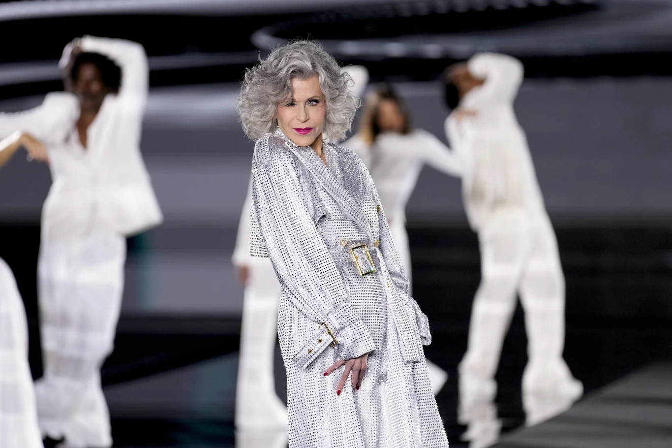 86-letna Jane Fonda udowodniła, że pomimo wieku wciąż może zachwycać i brać udział w tych samych wydarzeniach, co jej młodsze koleżanki 86-letna Jane Fonda udowodniła, że pomimo wieku wciąż może zachwycać i brać udział w tych samych wydarzeniach, co jej młodsze koleżanki