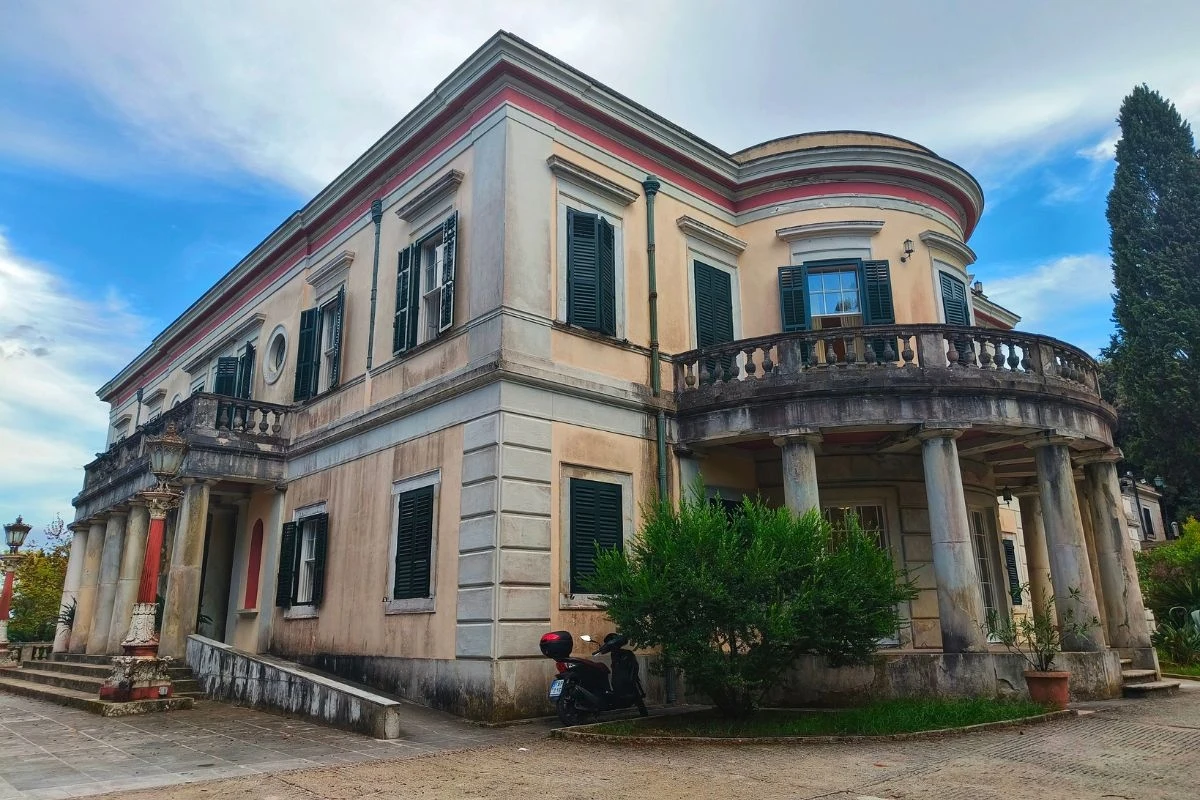 Wnętrza Mon Repos udostępnione są dla zwiedzających Wnętrza Mon Repos udostępnione są dla zwiedzających