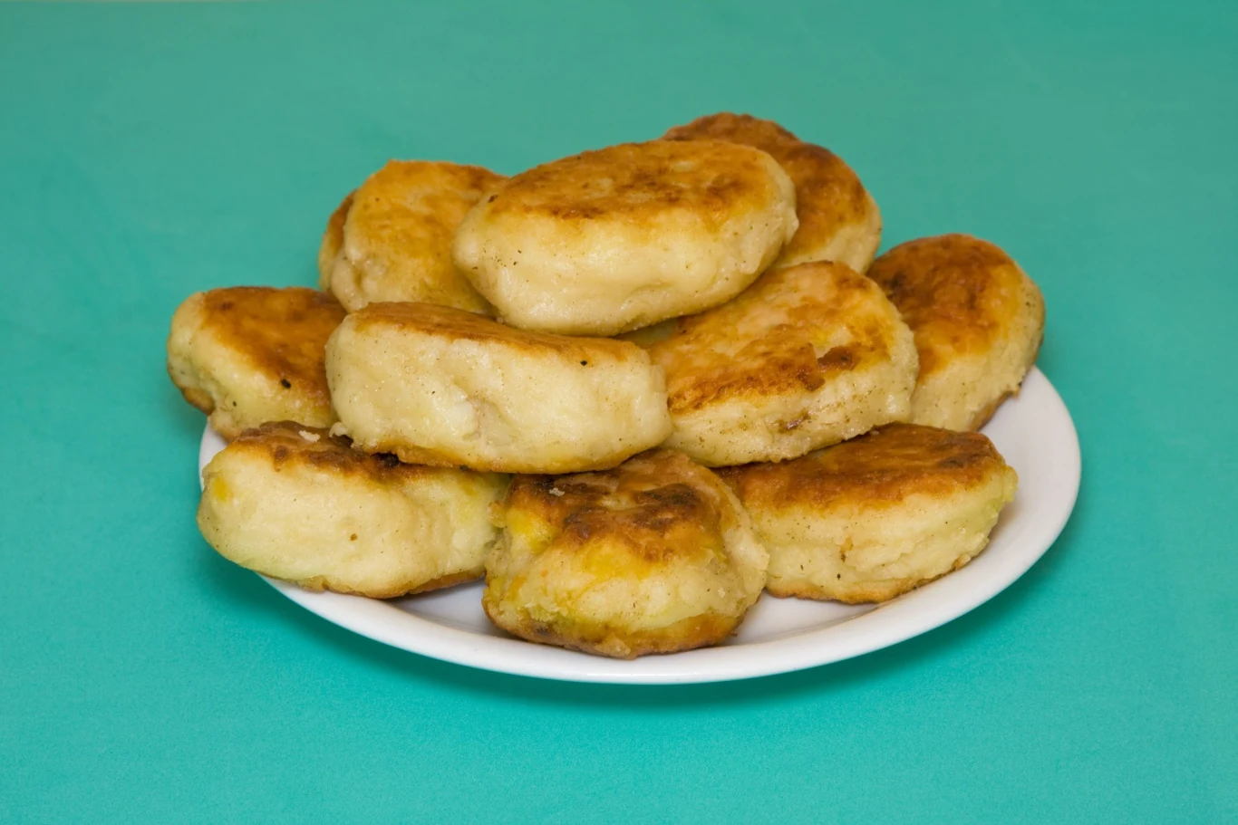 Proste kotlety ziemniaczane z mięsnym nadzieniem | Fot. olegd Proste kotlety ziemniaczane z mięsnym nadzieniem | Fot. olegd